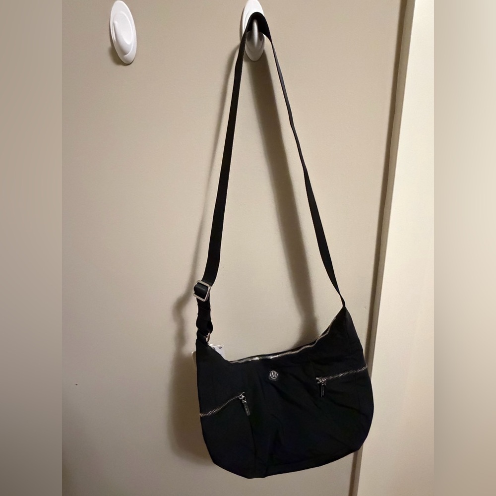 Lululemon Slouchy Sling Bag - Picture 5 of 8